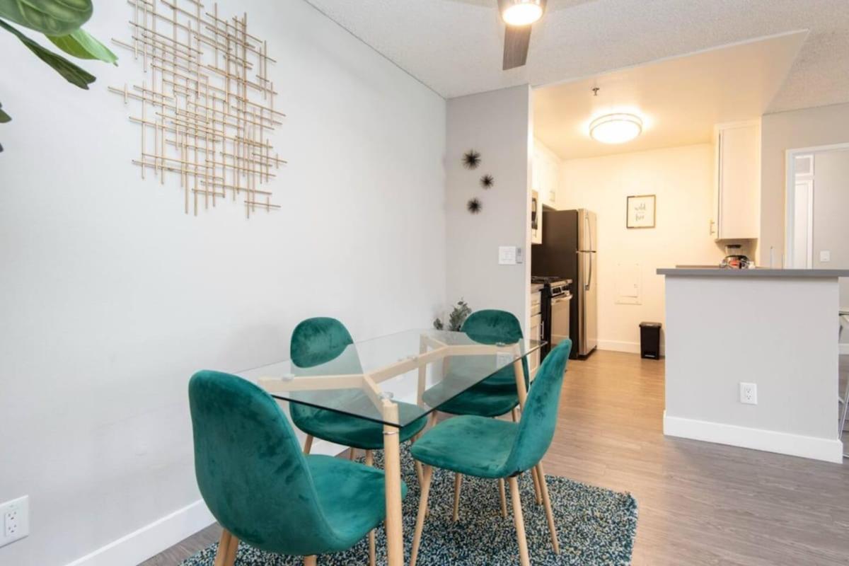 Snazzy 2 Bedroom Pad With Rooftop Pool And Hollywood Sign View Apartment Los Angeles
