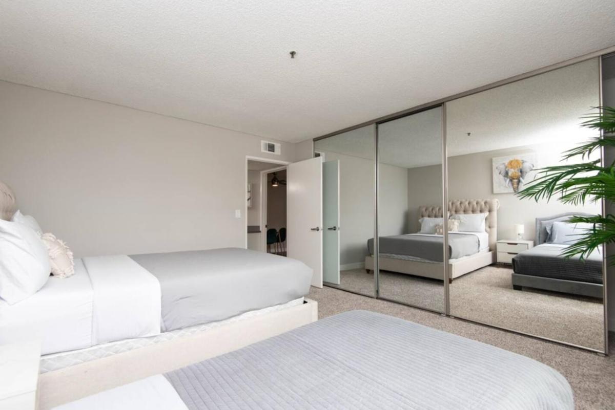 Snazzy 2 Bedroom Pad With Rooftop Pool And Hollywood Sign View Apartment Los Angeles